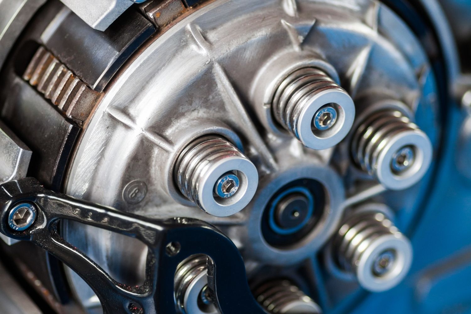 Aftermarket Clutch Kits: What You Need to Know -  Motors Blog